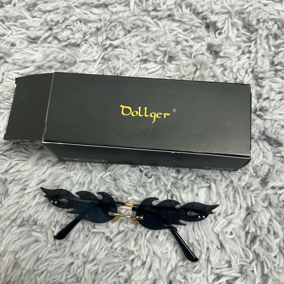 Flame Styled Sunglasses - Picture 3 of 6